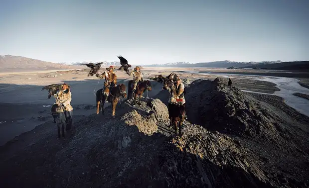 Казахи в Монголии: охота с беркутами