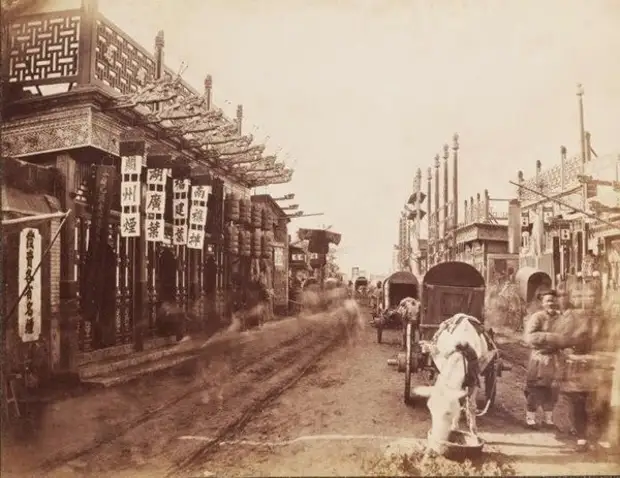 Улица с магазинами, Пекин, ок. 1875-80