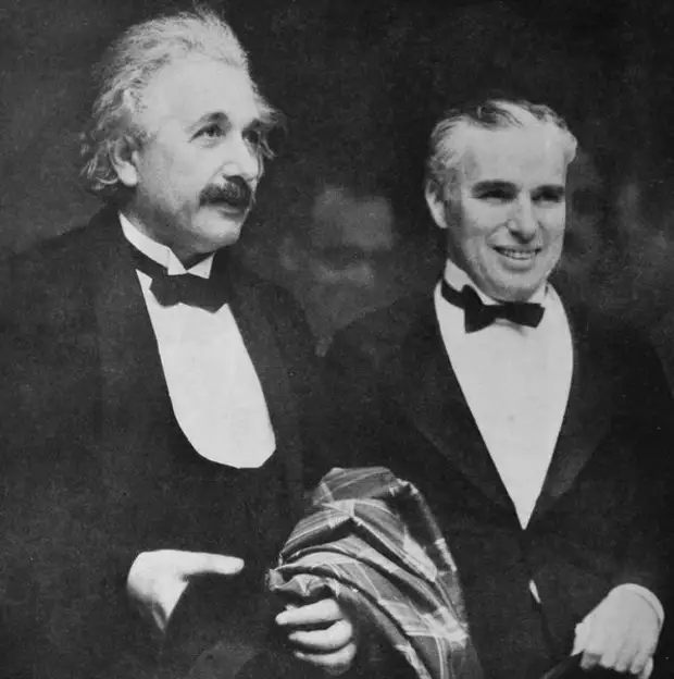 Чарли Чаплин и Альберт Эйнштейн, апрель 1931 года (Wikimedia / archive.org)