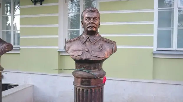 В Ростовской области установили памятник Иосифу Сталину