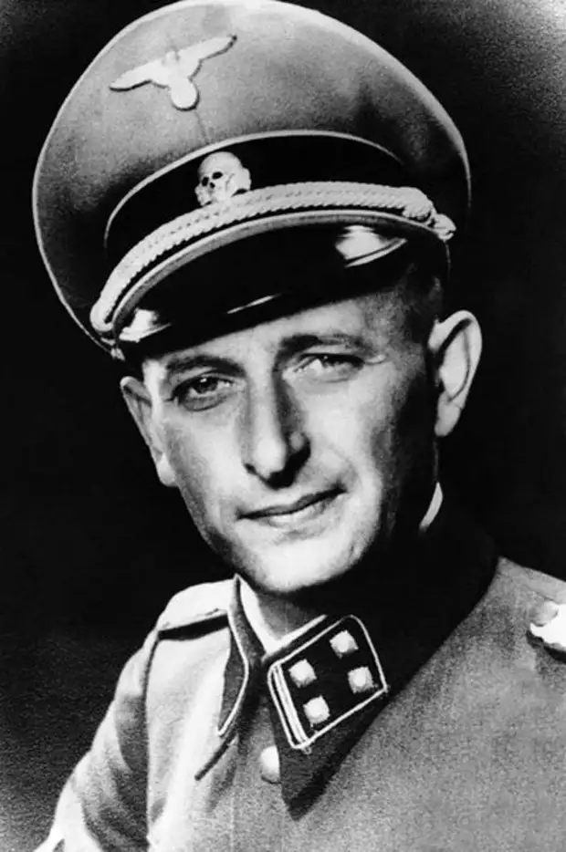 Адольф Эйхман в форме оберштурмбаннфюрера СС