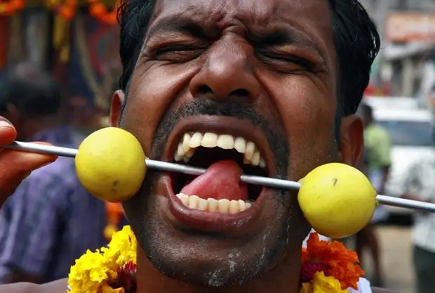 Шокирующие ритуалы Индии