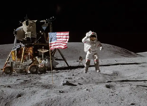 Дональд Трамп снова посылает астронавтов на Луну