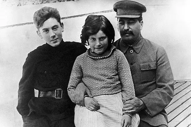 Сталин с детьми: Василием и Светланой
