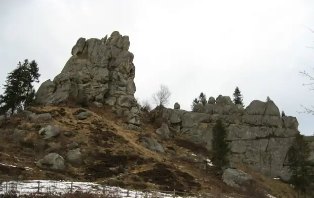 Тустань - древнерусская наскальная крепость