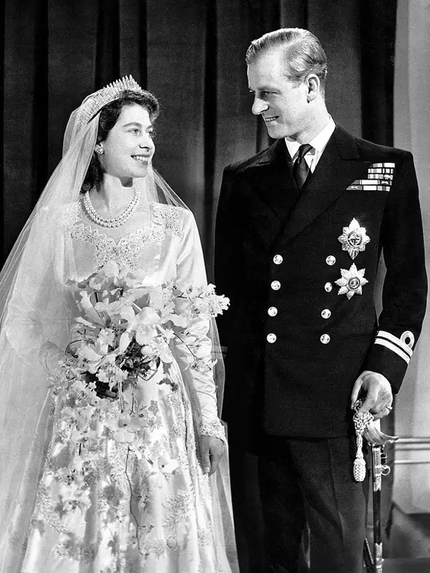 Cразу после войны, в голодном 1947-м, Елизавета II отгуляла пышную свадьбу.