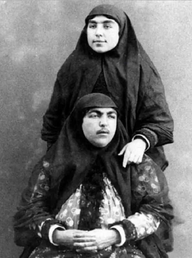Раскрыта тайна усатых красавиц из гарема иранского шаха.