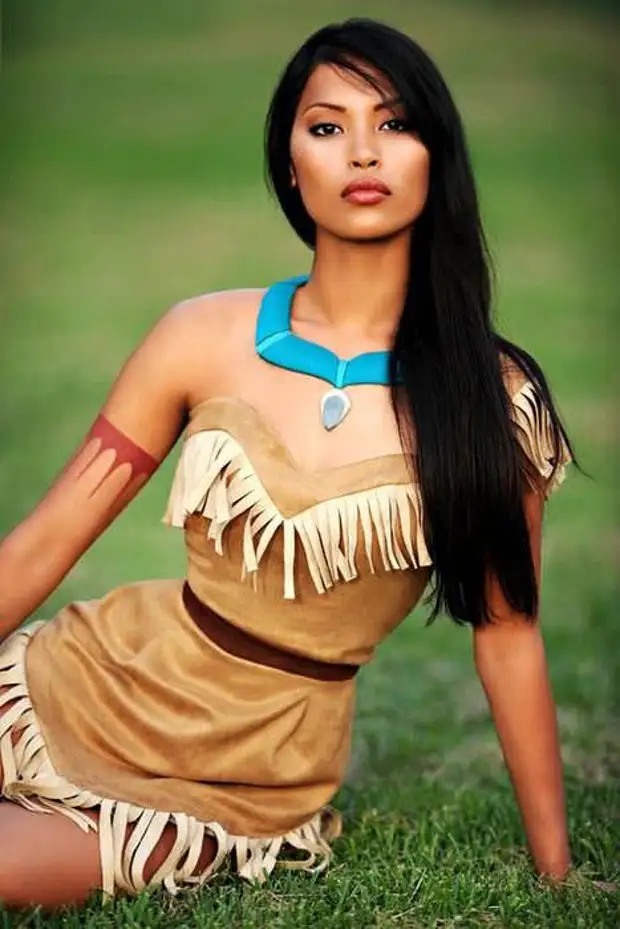 Девушки в индейских нарядах 