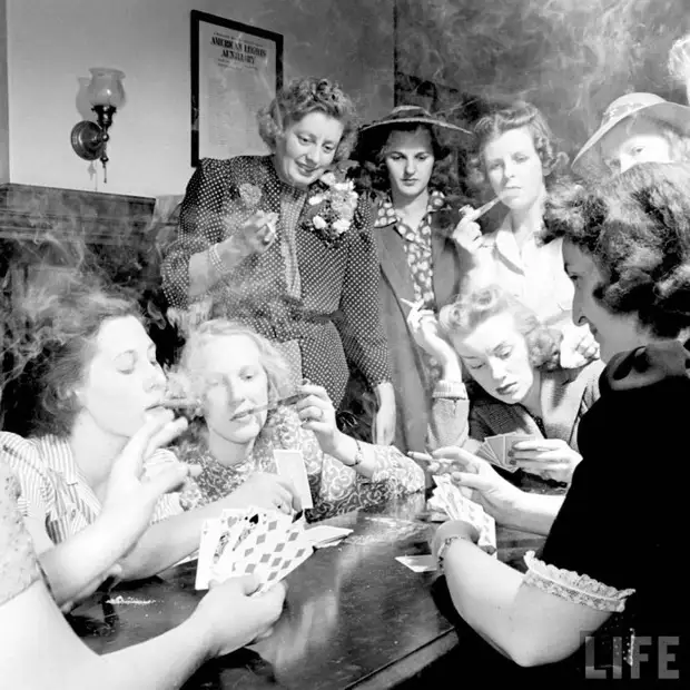 Девичник 1941 года в США: покер, сигары и стриптиз