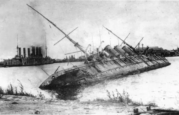 Затонувшая база подлодок «Память Азова» в кронштадтской гавани