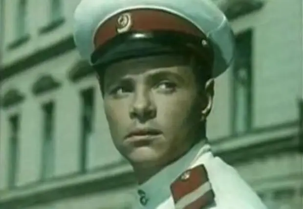 Кадр из фильма *Улица полна неожиданностей*, 1957 | Фото: kino-teatr.ru