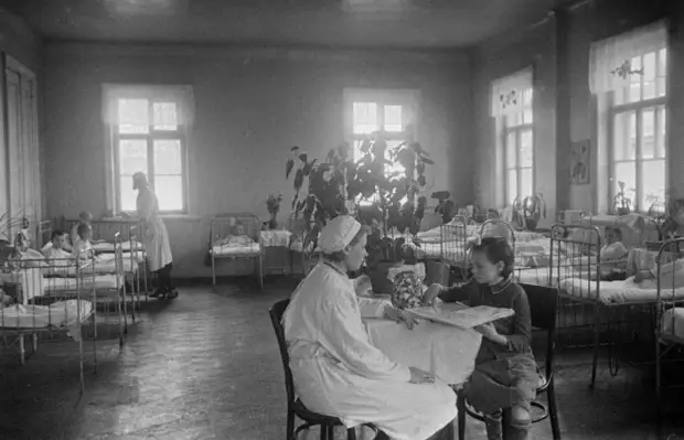 Детский дом для сирот-инвалидов в тылу в СССР, во времена Великой Отечественной войны.