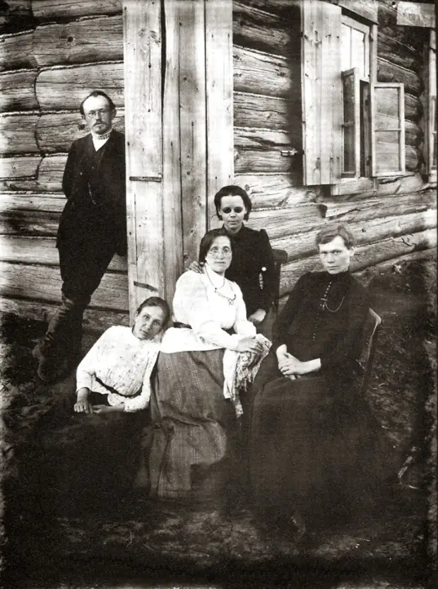 Санитарный отряд доктора Апраксина в 1892 году. 