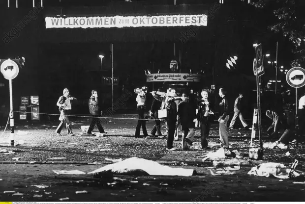 Oktoberfestattentat 1980, Tatort mit Opf - -