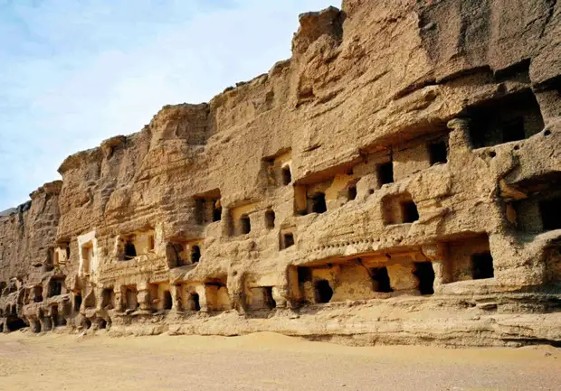 Храмовый комплекс Дуньхуана. "Пещера тысячи будд".