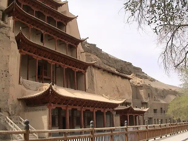 Храмовый комплекс Дуньхуана. "Пещера тысячи будд".