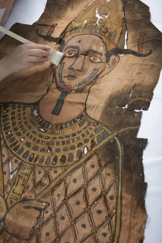В музейном хранилище нашли покров древней мумии