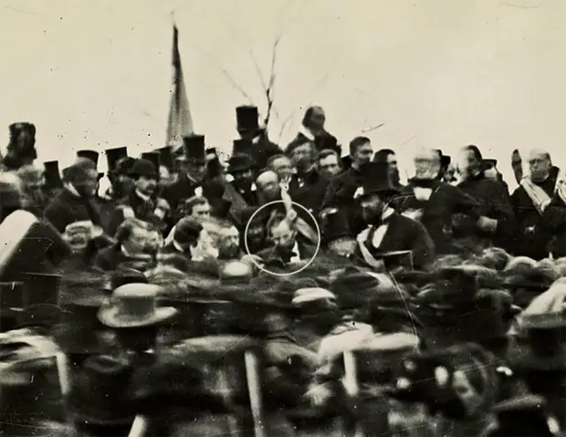 Единственная известная фотография Авраама Линкольна в Геттисберге 19 ноября 1863 года. 