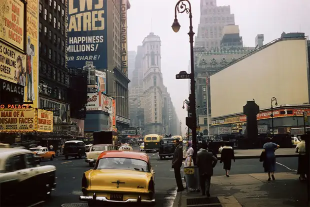 Площадь в центральной части Манхэттена в 1957 году. 
