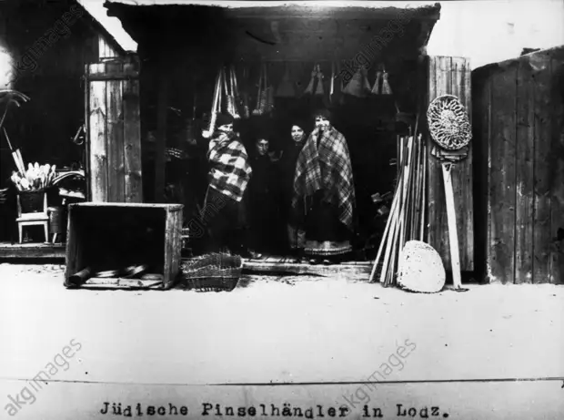 Jьdische Pinselhдndler in Lodz / 1915 - Jewish brush seller Lodz / 1915 -