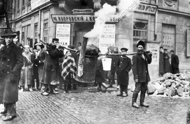 Jьdische Geschirrwдscher // 1915 - Jewish crockery washer // 1915 - Histoire des Juifs : Juifs de l'Est.