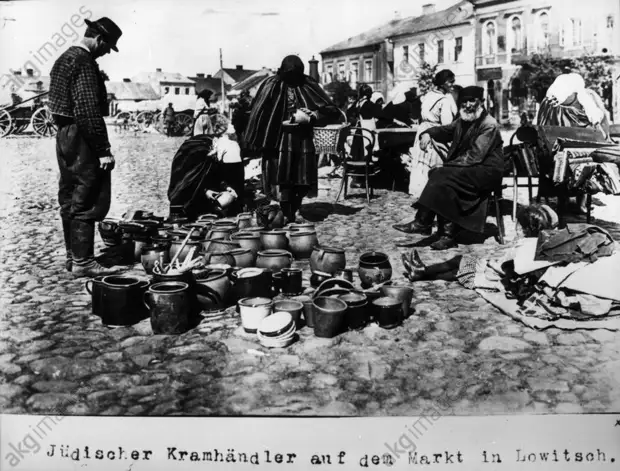 Jьdische Kramhдndler in Lowitsch / 1915 - Jewish grocer in Lowitsch / 1915 -