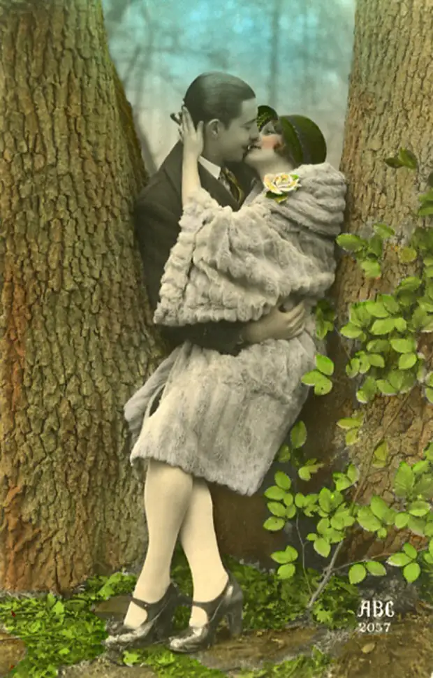 20 раскрашенных романтических ретро открыток из 1920-х