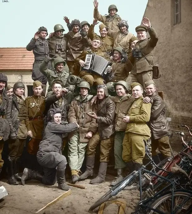 Удивительные цветные фото солдат Великой Отечественной