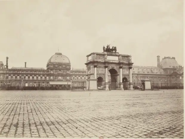 Триумфальная арка на площади Каррузель и Тюильри