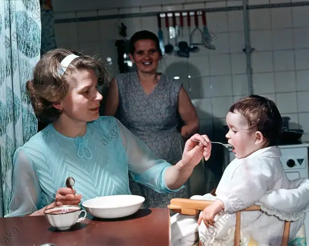 Hero of the Soviet Union Valentina Tereshkova with her daughter