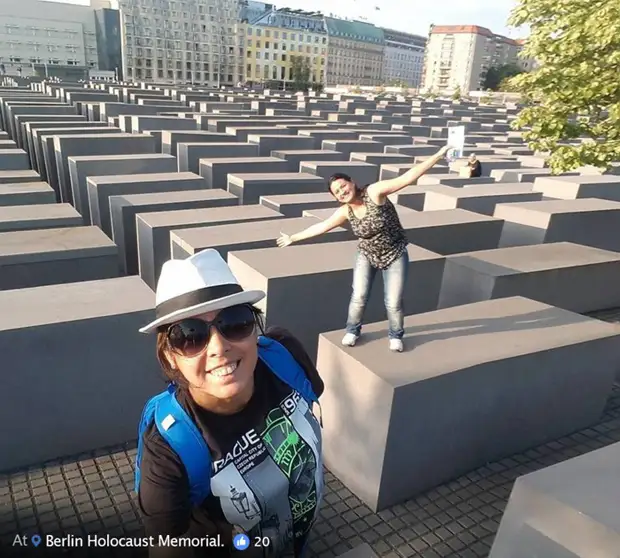 Посещая мемориал жертвам холокоста в Берлине.
