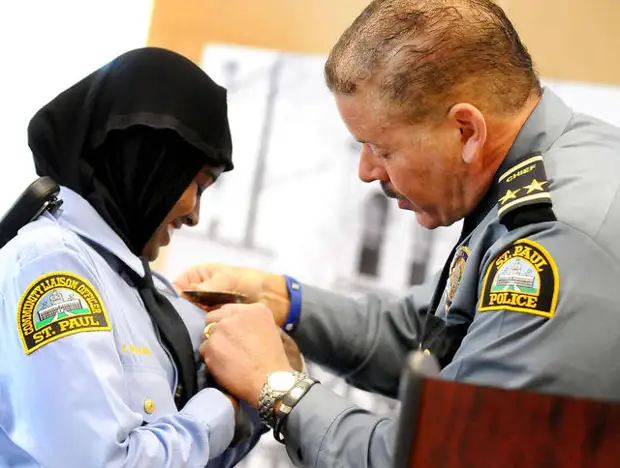 Kadra-Mohamed-Hidjab-Muslimah-Police-Minnesota3.jpg