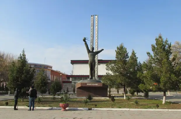 Памятник Юрию Гагарину в Ташкенте