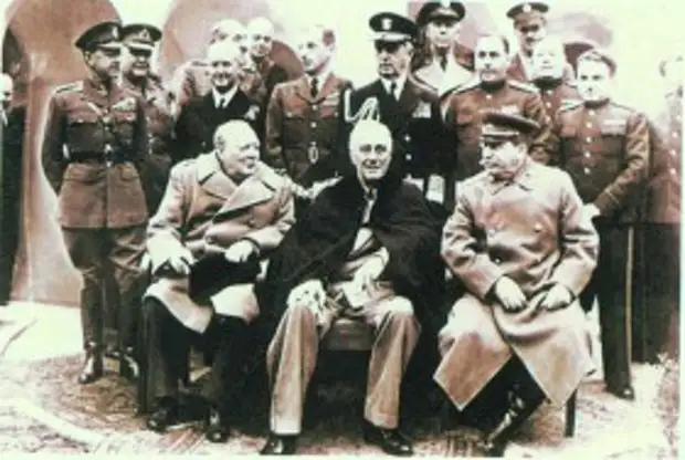 Черчилль, Рузвельт и Сталин в дни работы Крымской конференции, 1945 год