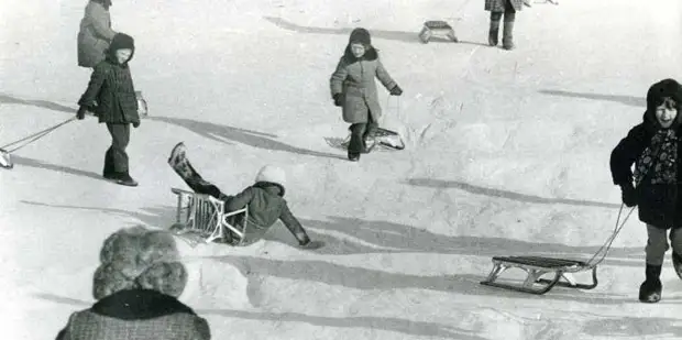 Зимние забавы советских детей