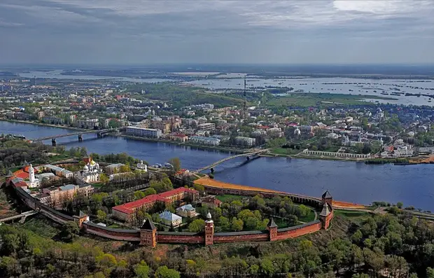 “Страна городов” и ее столица: Новгород в картине мира средневековых скандинавов