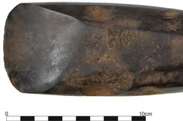 Найден древнейший в мире отполированный топор