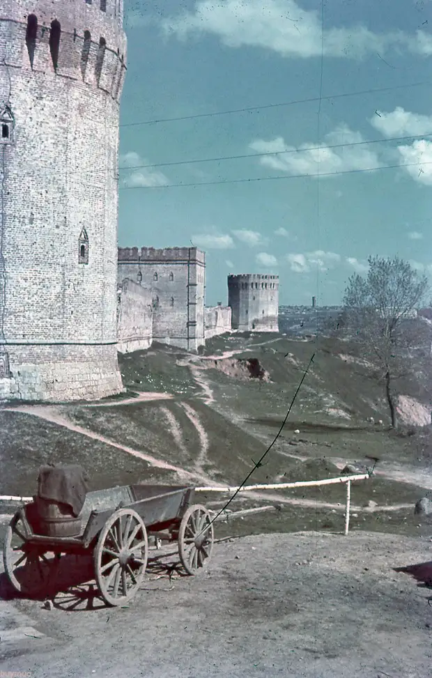 1942. Башни Заалтарная, Авраамиевская и Орёл