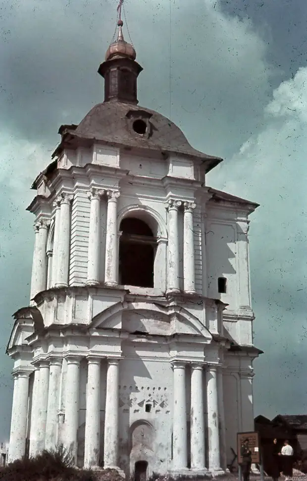 1942. Колокольня Успенского собора