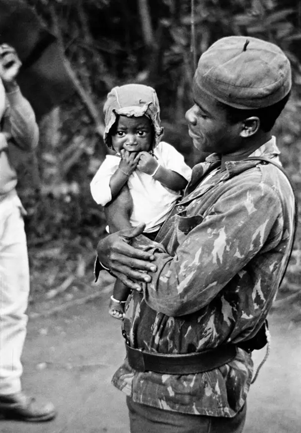 Подборка фотографий, сделанных представителем ООН в 1972-м году в одном из партизанских лагерей организации ФРЕЛИМО, боровшейся с 1963-1964-го гг. за независимость Мозамбика.