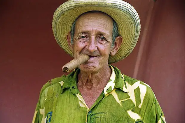 Cuban-Cigar-Maker.jpg