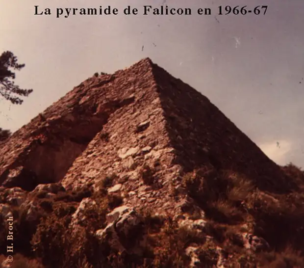 Пирамиды Франции