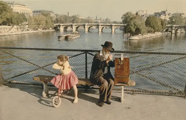 Цветные фотографии Парижа 50-х годов.