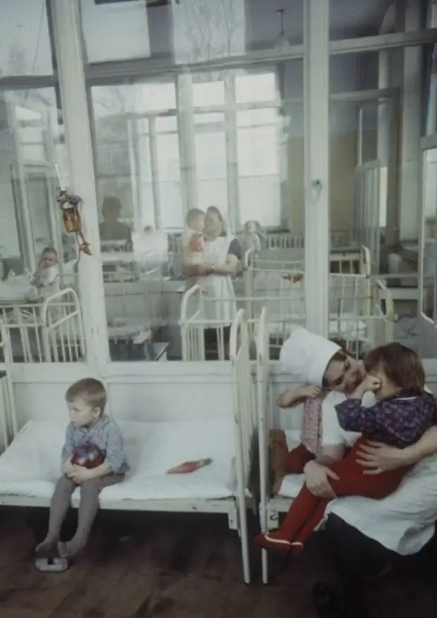 Палата в одной из детских больниц. Москва, 1970-е годы. 