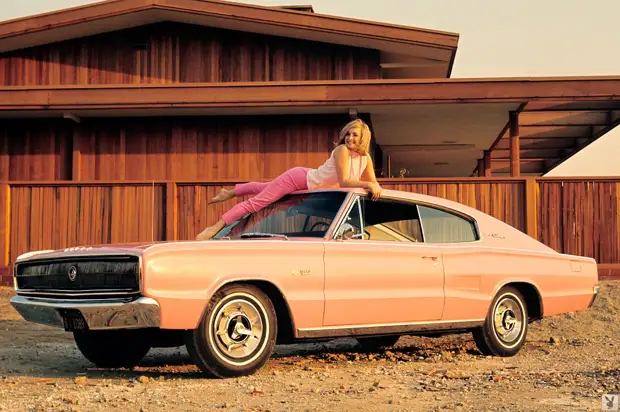 Девушки Playboy середины 1960-70 годов и ретро автомобили