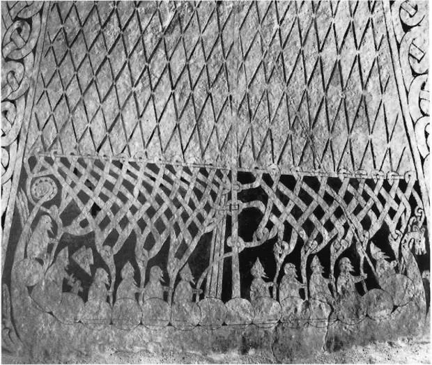 Судно, изображенное на резьбе по камню из Смисса (Стенчюрка), безусловно, боевая ладья.