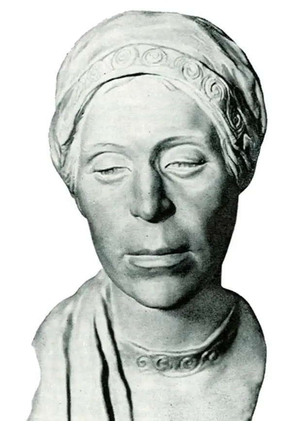 Скульптурная реконструкция по черепу женщины из городища Старая Рязань.
