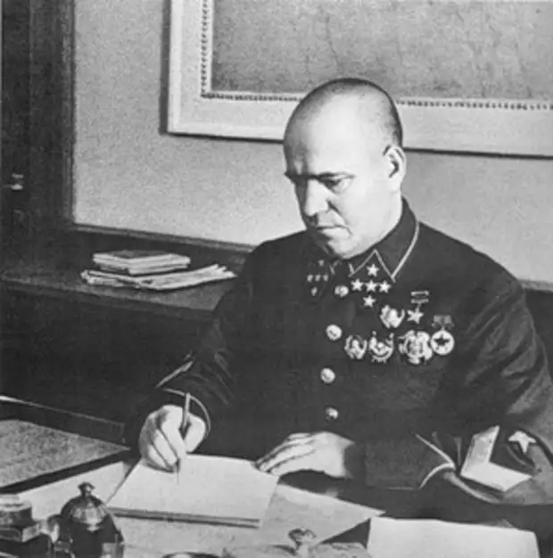 Фотобиография маршала победы Георгия Константиновича Жукова.