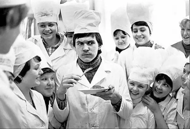 Простые и искренние фотографии советской жизни в 1970-1980-е годы.