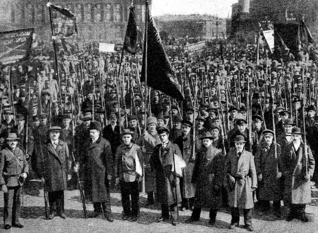 Петроградская красная гвардия на демонстрации. 1 мая 1917